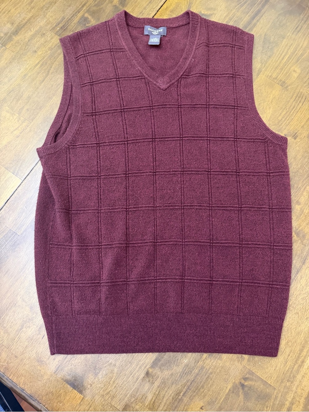 Dockers Men's L Burgundy V-Neck Sweater Vest